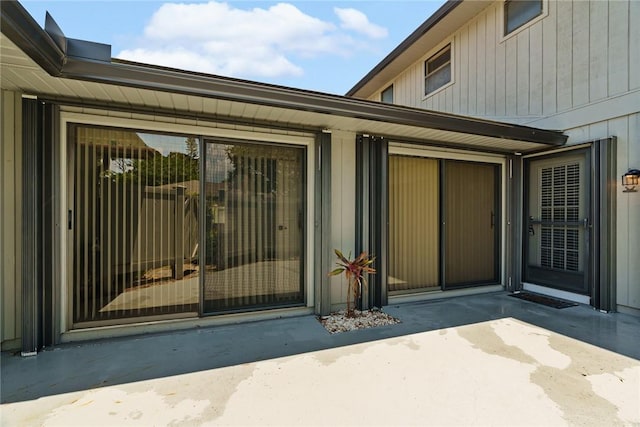 640 N Centre Ct SW Unit 102, Vero Beach, FL 32962 - view of exterior entry with a patio area and a gate