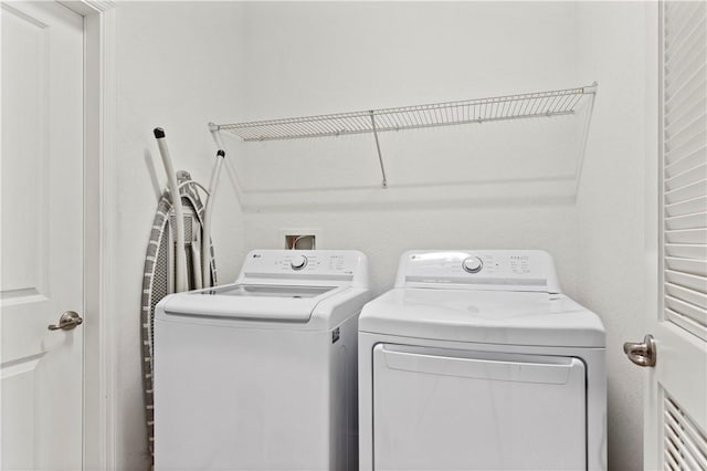 laundry room with laundry area and washer and clothes dryer