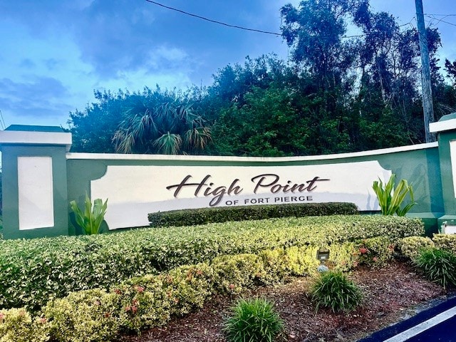 view of community / neighborhood sign