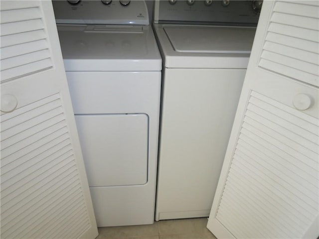 1801 Indian River Blvd Unit C1, Vero Beach, FL 32960 - washroom featuring washing machine and dryer and light tile patterned flooring
