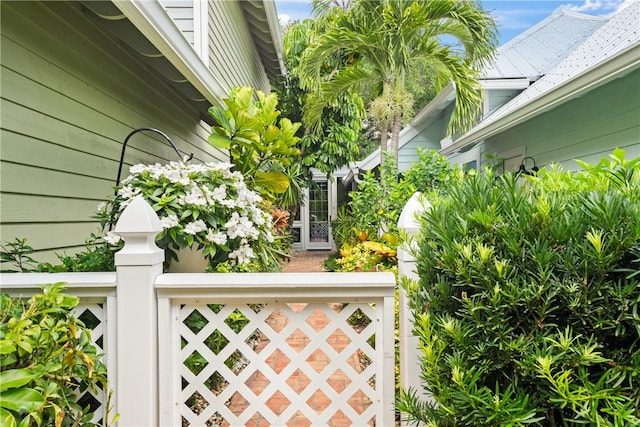1541 Sabal Ct, Vero Beach, FL 32963 - view of gate
