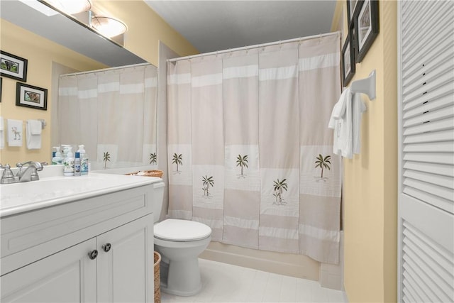 1541 Sabal Ct, Vero Beach, FL 32963 - full bath featuring vanity, toilet, shower / bath combo, and tile patterned flooring