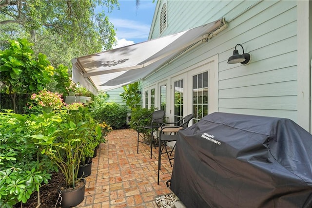 1541 Sabal Ct, Vero Beach, FL 32963 - view of patio / terrace with grilling area and french doors