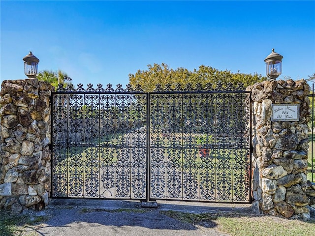281 Old Dixie, Vero Beach, FL 32962 - view of gate