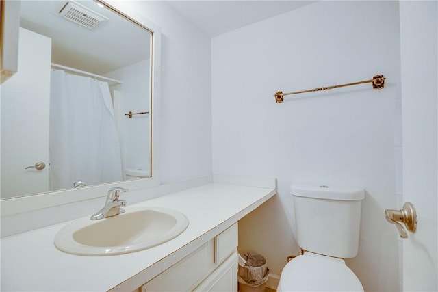 1845 Robalo Dr Unit 101D, Vero Beach, FL 32960 - full bathroom featuring toilet, vanity, and curtained shower