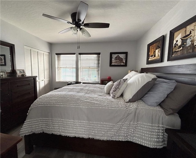 bedroom featuring ceiling fan, a closet, and a textured ceiling