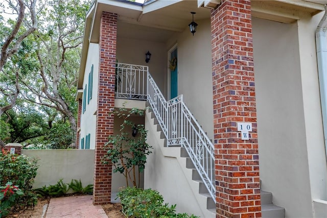 103 W Park Shores Cir Unit 10W, Vero Beach, FL 32963 - view of exterior entry featuring brick siding and stucco siding