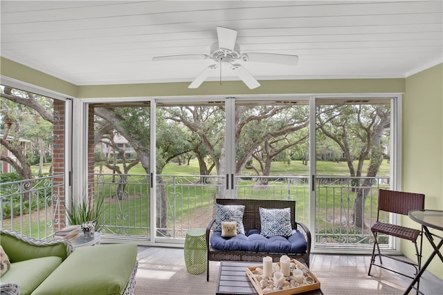 sunroom with ceiling fan