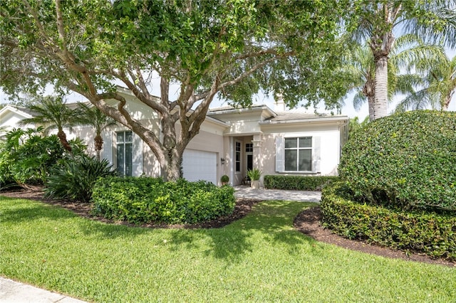 view of front of property featuring a garage and a front yard