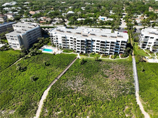 bird's eye view of apartment complex and a pool area