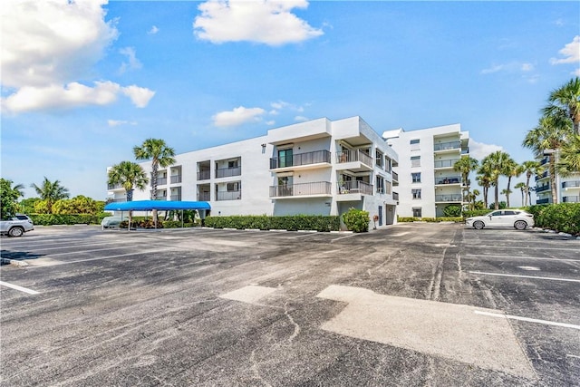 view of apartment building / complex with uncovered parking