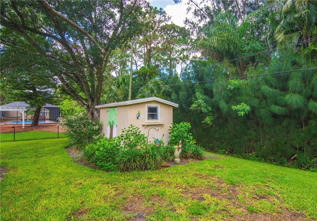 view of yard with a shed