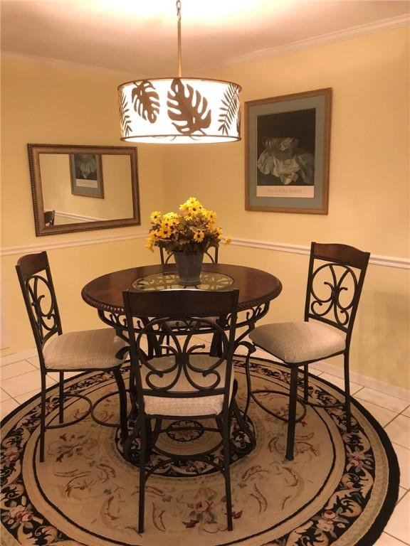 620 E Lake Jasmine Cir Unit 102, Vero Beach, FL 32962 - dining area with light tile patterned floors and ornamental molding