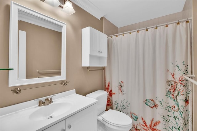 bathroom featuring a shower with curtain, vanity, toilet, and ornamental molding