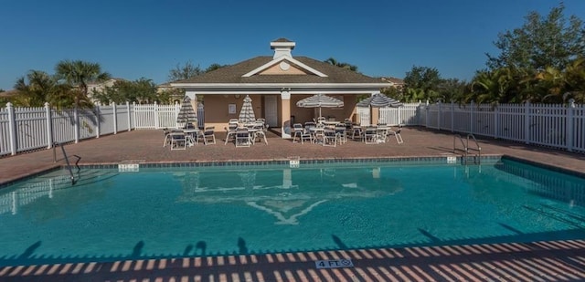 1544 Par Ct, Vero Beach, FL 32966 - community pool featuring a patio