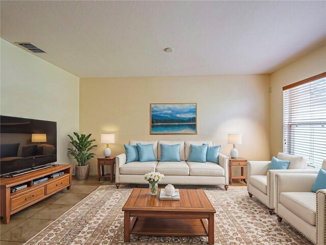 1544 Par Ct, Vero Beach, FL 32966 - living area with tile patterned floors