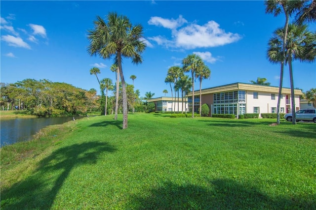 view of yard featuring a water view