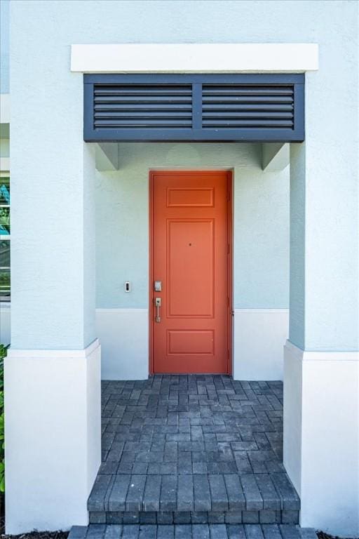 property entrance featuring stucco siding