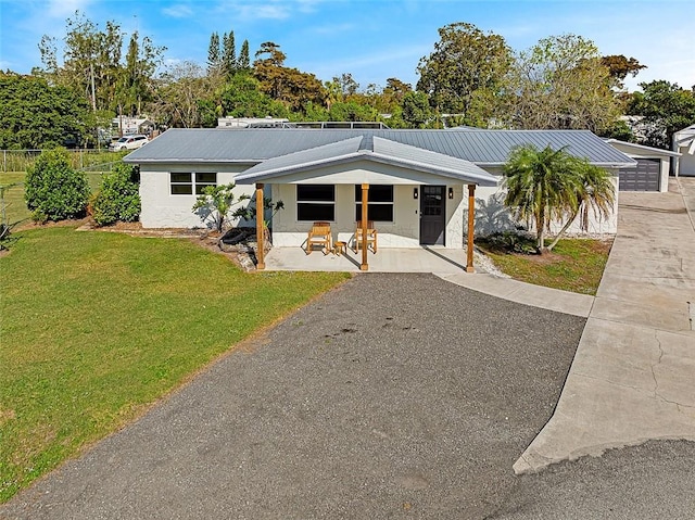 view of front of home with covered porch and a front lawn