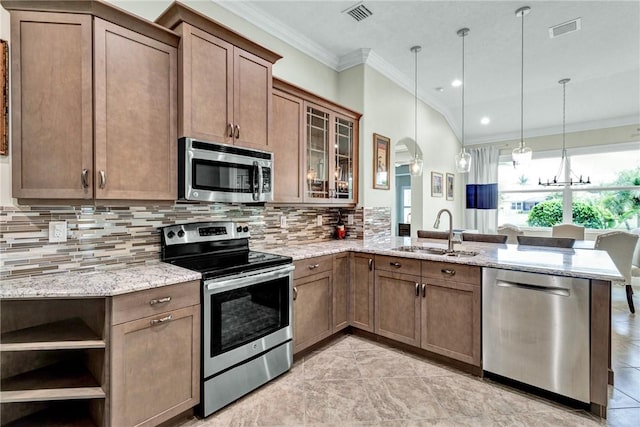 777 Fortunella Cir SW, Vero Beach, FL 32968 - kitchen featuring a sink, visible vents, appliances with stainless steel finishes, and a peninsula
