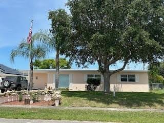 857 Dolores St, Sebastian, FL 32958 - ranch-style home featuring stucco siding and a front lawn