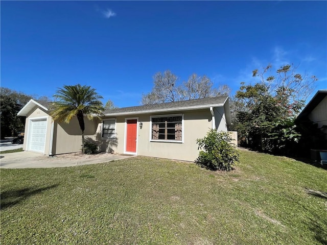 single story home featuring a front yard