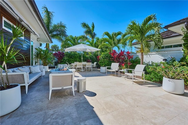 view of patio featuring an outdoor living space with a fire pit and outdoor dining space