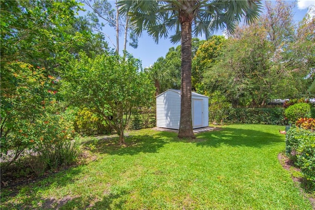 2615 15th St, Vero Beach, FL 32960 - view of yard with a shed