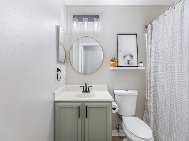 full bathroom with a shower with shower curtain, toilet, and vanity