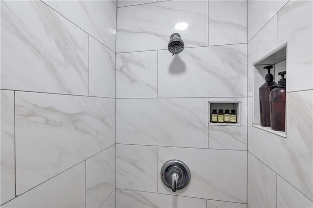 room details featuring tiled shower