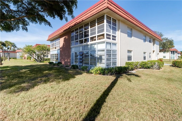 exterior space featuring a lawn