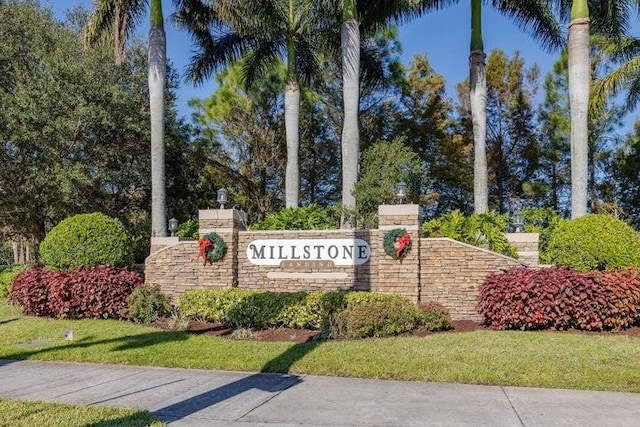 view of community / neighborhood sign