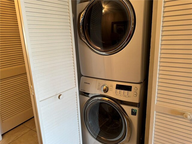 625 W Lake Jasmine Cir Unit 208, Vero Beach, FL 32962 - washroom featuring stacked washer / drying machine and tile patterned flooring
