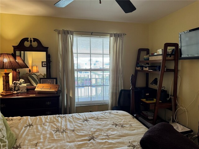 bedroom featuring ceiling fan