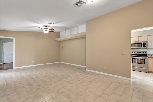 unfurnished room featuring ceiling fan