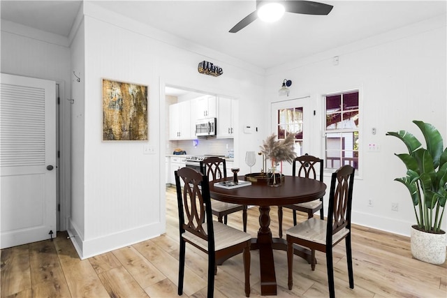 dining room featuring ceiling fan, light hardwood / wood-style floors, and crown molding