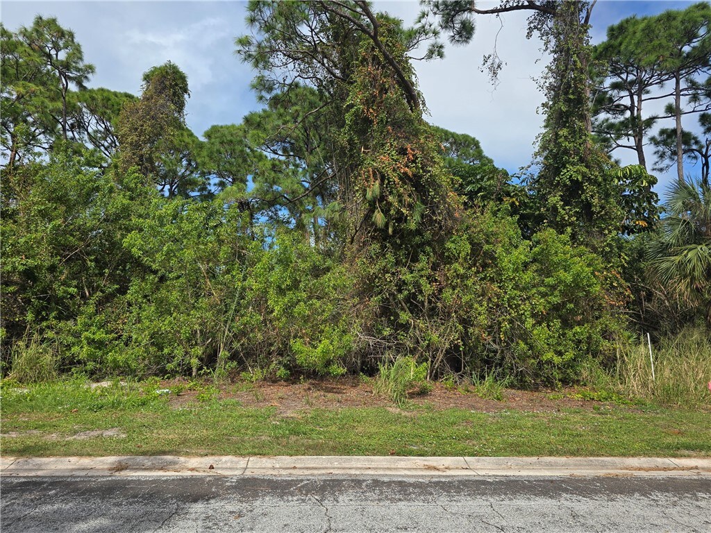 125 Cardinal Dr, Sebastian, FL 32958