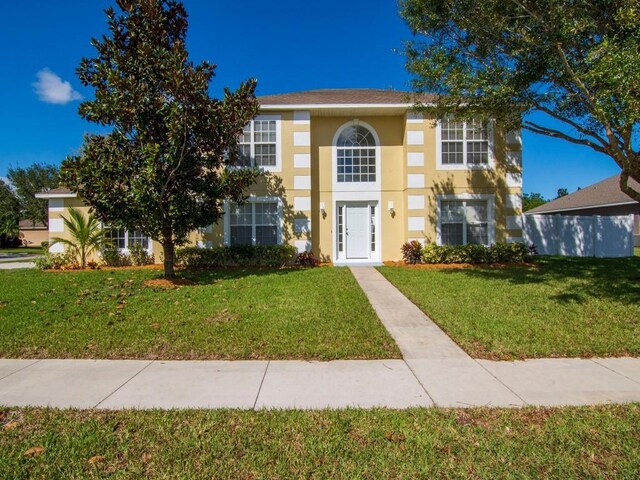 5985 Ridge Lake Cir, Vero Beach, FL 32967 - view of front of home featuring stucco siding and a front yard