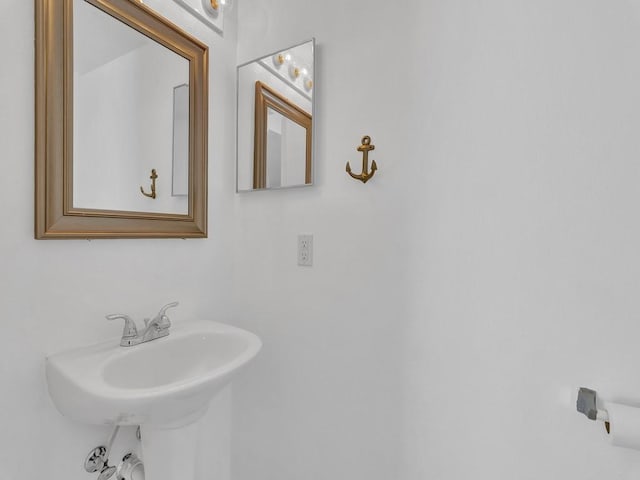 5985 Ridge Lake Cir, Vero Beach, FL 32967 - bathroom with a sink
