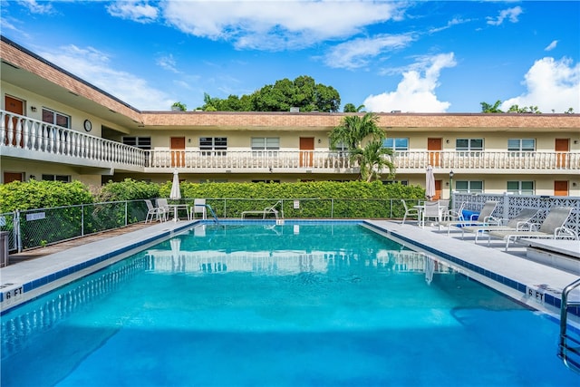 view of swimming pool