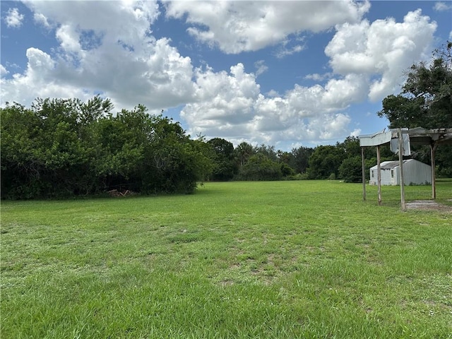 4065 62nd Ct, Vero Beach, FL 32966 - view of grassy yard with an outdoor structure