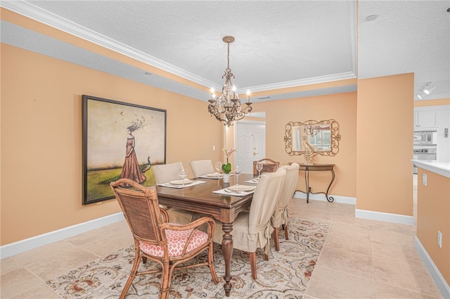 dining space featuring a textured ceiling, ornamental molding, a raised ceiling, and a notable chandelier