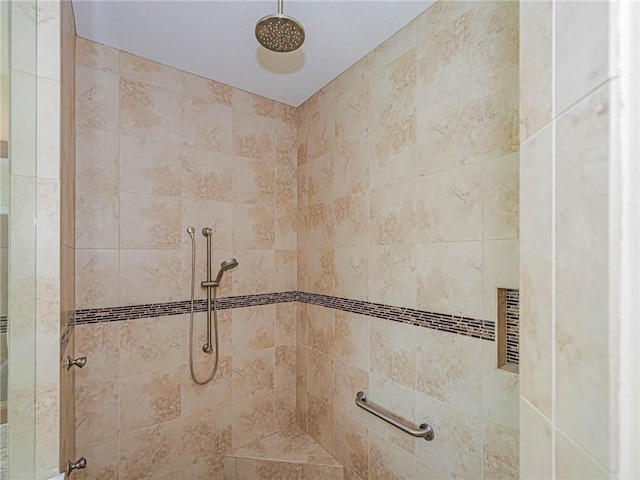 4440 Jacqueline Mnr SW, Vero Beach, FL 32968 - full bathroom featuring tiled shower