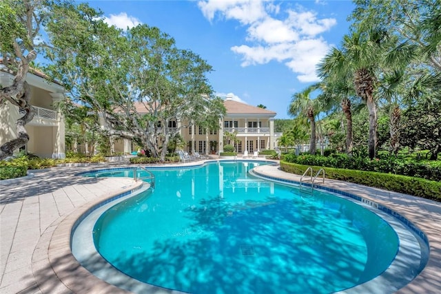 600 Beachview Dr Unit 3N, Vero Beach, FL 32963 - community pool featuring a patio and french doors
