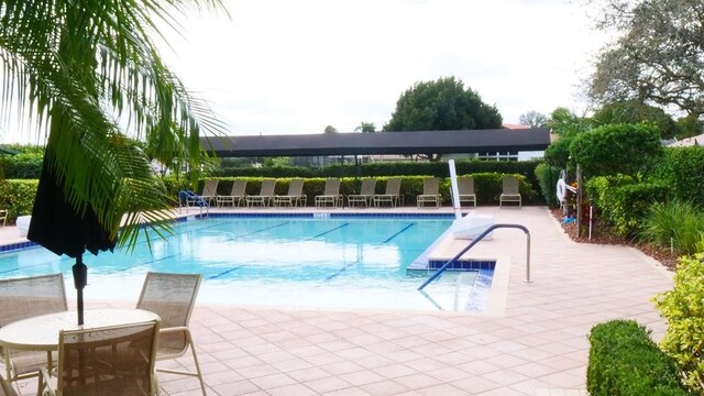 view of swimming pool