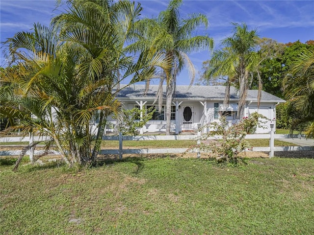 view of front facade featuring an attached garage and a front yard