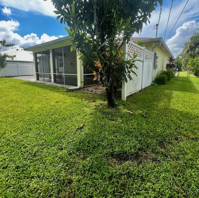8036 105th Ct, Vero Beach, FL 32967 - view of yard with a sunroom