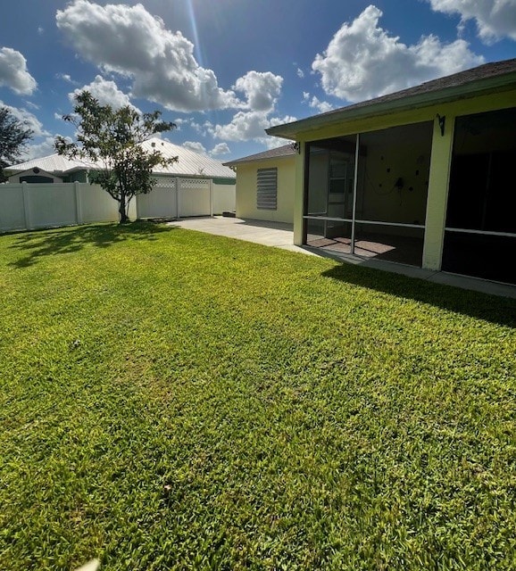 8036 105th Ct, Vero Beach, FL 32967 - view of yard with a sunroom and a patio area