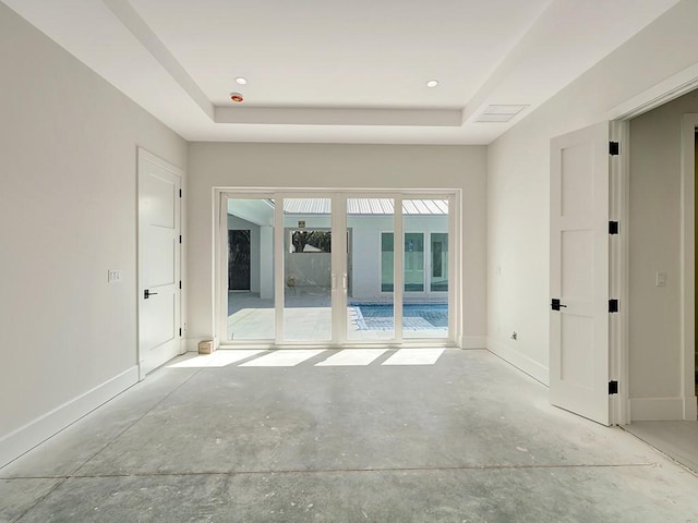 985 Clipper Rd, Vero Beach, FL 32963 - empty room featuring a raised ceiling and concrete floors