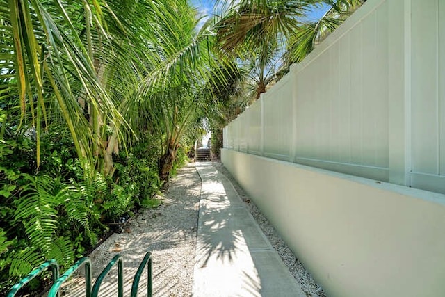 985 Clipper Rd, Vero Beach, FL 32963 - view of side of property